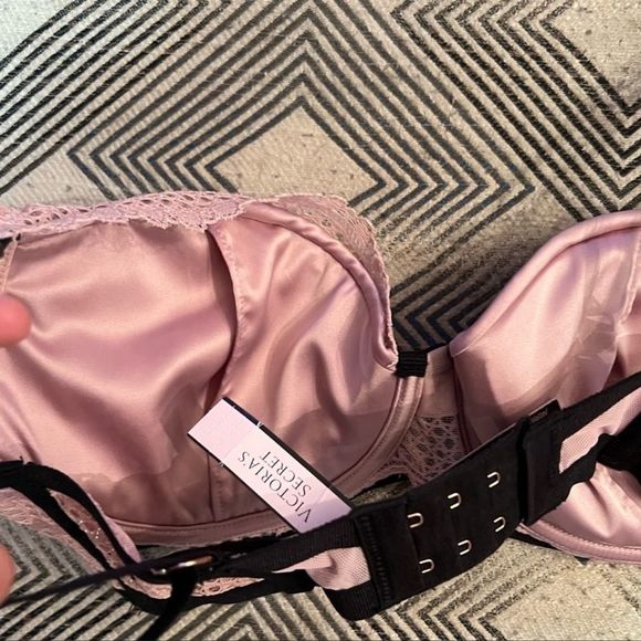 Victoria’s Secret Bra - Picture 6 of 8